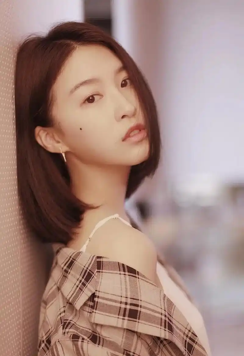 杜雨宸,演技与颜值并存的优雅女神