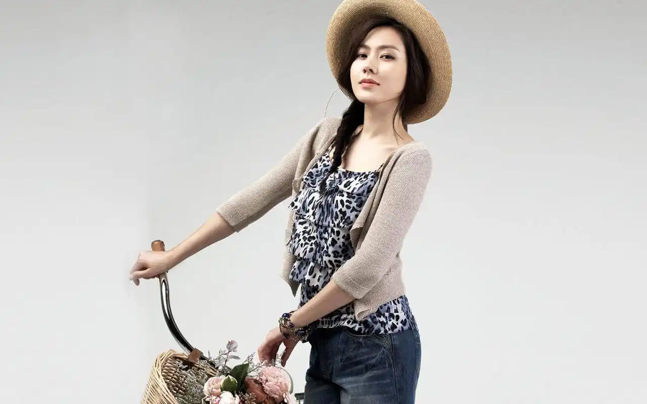 孙艺珍韩国美女明星高清壁纸高清大图预览1680x1050_日韩明星下载_美