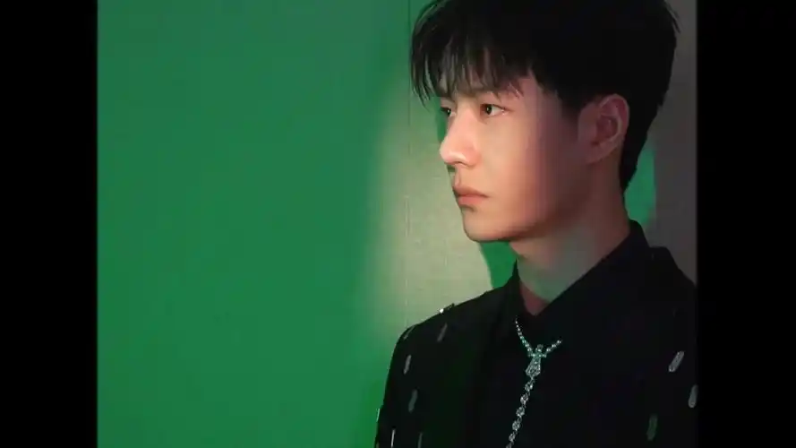 王一博周日库存之春节档的库存五一档发 王一博坐驴车花絮