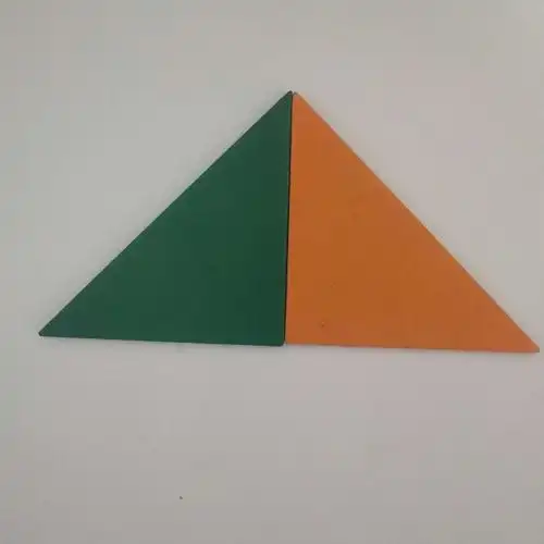 两个同样的三角形可以拼成一个大三角形哦!