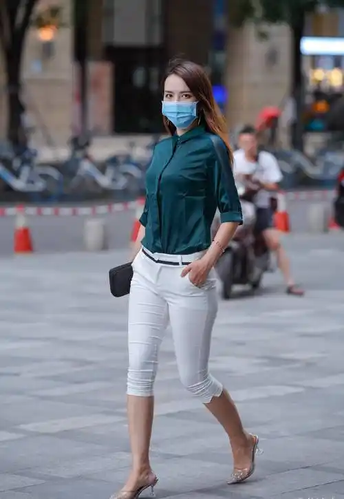 穿七分裤的时尚美女,曼妙曲线,出众气质,比很多辣妹都迷人_姐姐_什么