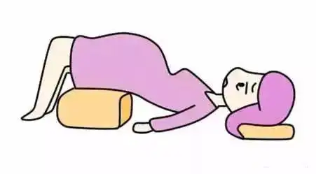破水后,最好不要坐着或者站着,尤其是有臀位,胎头高浮的准妈妈,以免