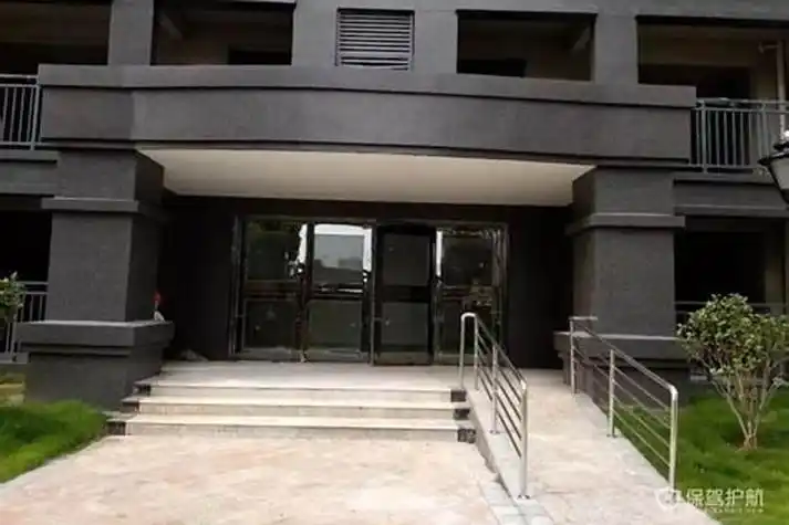 别墅楼梯的尺寸是多少?农村别墅大门口楼梯多少步最好