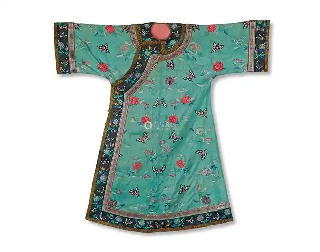 清 绿色缂丝蝶恋花衬衣 衬衣是清代后妃日常穿用最频