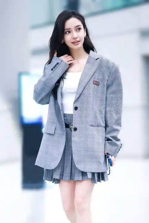 angelababy超爱的短款top穿搭 简直太显好身材!_外套_上衣_时尚