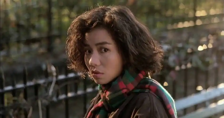 钟楚红久违现身木艺工厂62岁仍双眸清澈活力满满