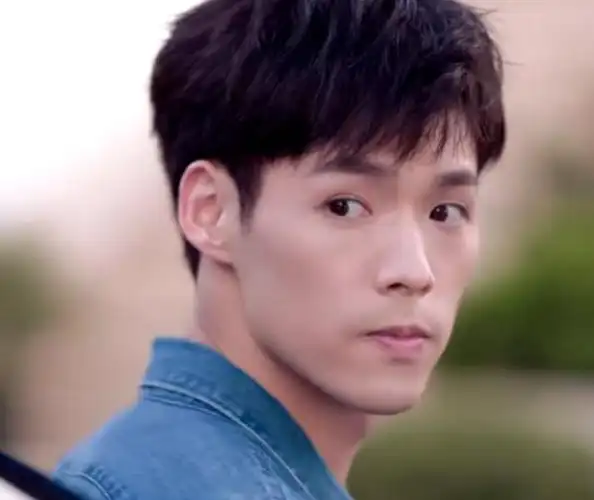 董又霖真的很帅,演技也过关,但新剧人设被喷,感情线也很狗血