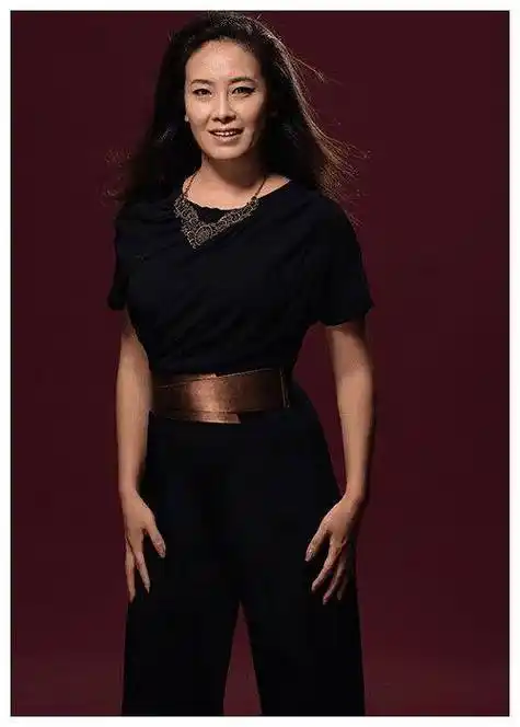 著名演员贾妮:我这辈子最正确的决定,就是赌气嫁给前男友铁哥们_哥哥