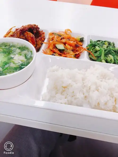 女土匪每天更新公司食堂工作餐