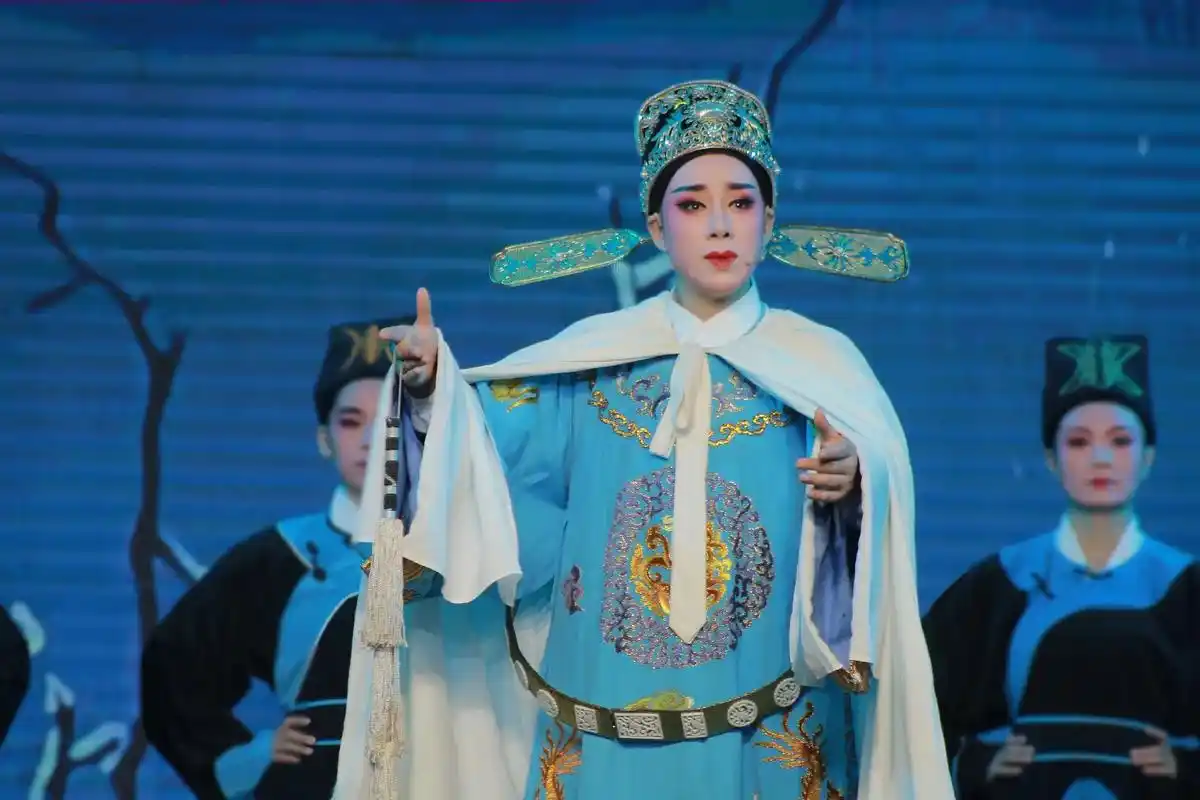 越剧 #弘扬戏曲文化 #周柳香 《气贯长虹》剧照,鸣谢萌宝 - 抖音