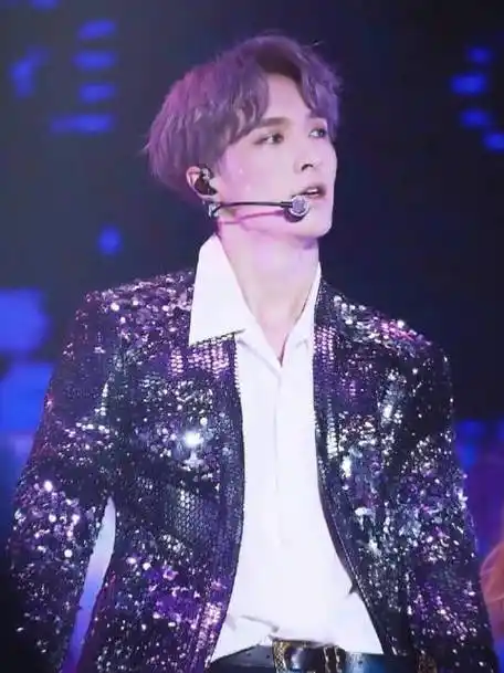 张艺兴紫发海报