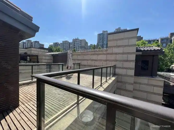 二环别墅小区中间位置前后不临路很安静