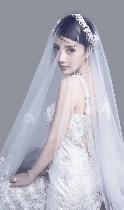 跌落凡间的精灵李小璐,以天浴出名的青涩水蜜桃,如今饱满绽放迷人芬芳