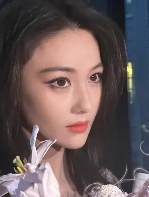 张馨予怼脸拍这个颜值真的高