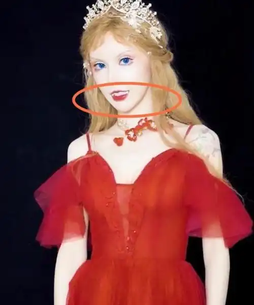 为何真人芭比迪丽拉不咧嘴笑看到她张嘴的样子换我也要藏着