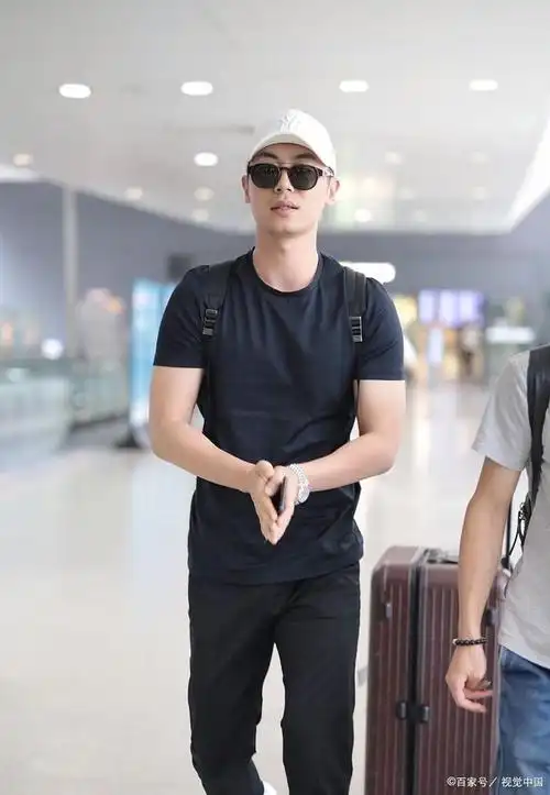 如何评价朱亚文的演技,朱亚文是个怎样的人?