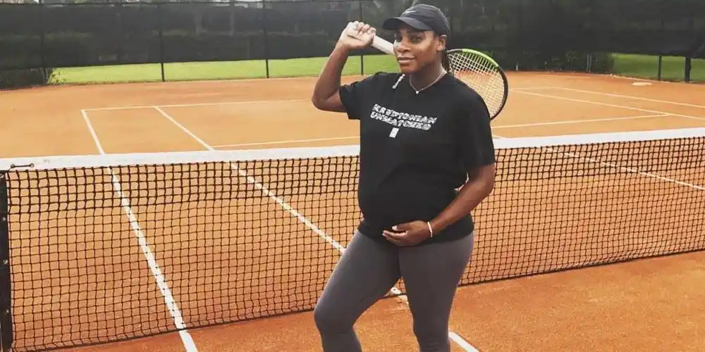 小威在个人社交媒体上晒出自己怀孕训练的照片小威甚至表示自己可以抱