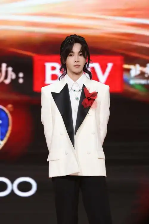 华晨宇十年长红流量浮标##华晨宇年度榜样歌手