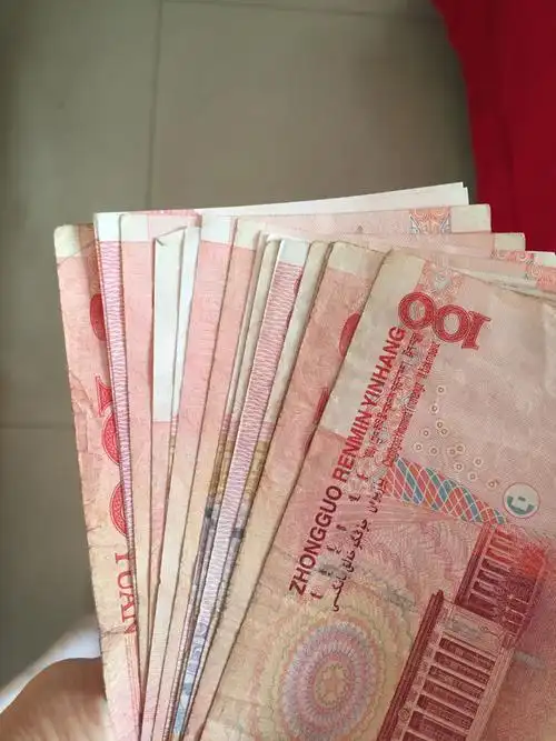 在两个位置(一个在右前门,一个在后备箱),还有用,超过1000元修车费用