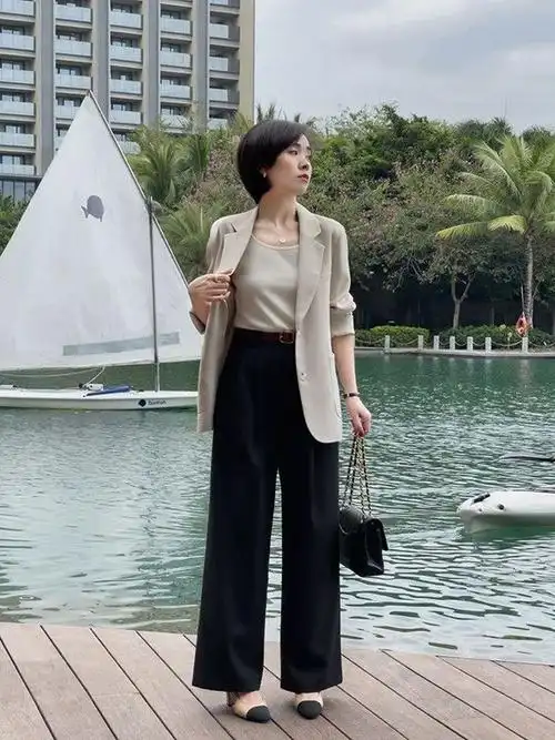 个子越矮穿搭越要讲究40岁女人多学学她的打扮不足160也时髦