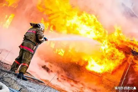 家里着火叫来消防车事后物业要交5万块的水费该怎么办