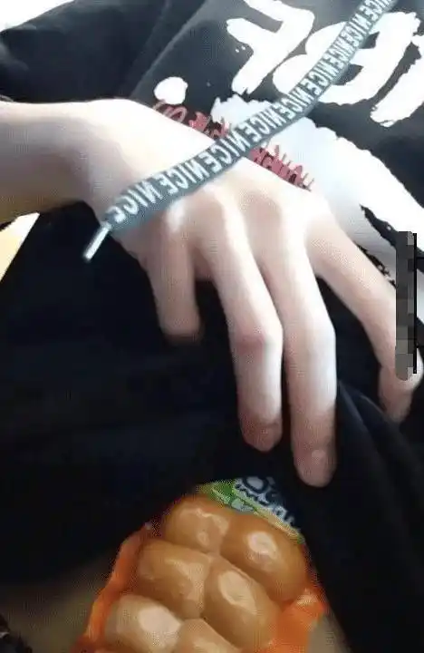 这是腹肌吗?这是香肠吧?8.