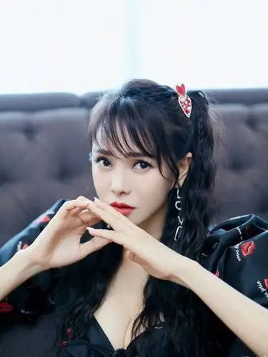 最近乘风破浪的姐姐中,52岁的伊能静不论她是不是很绿茶,但是看到