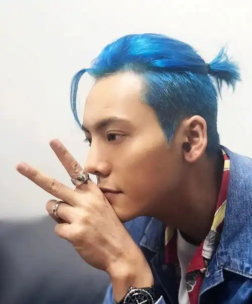 小揪揪也很帅丨盘点男明星扎发发型78