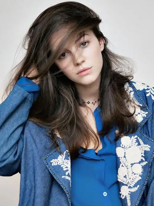 艾拉·亨特 ella hunt的图片