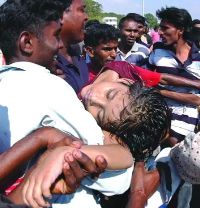 印度洋海啸吞噬8700多人(组图)