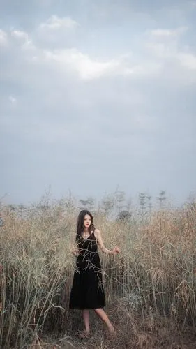 长发气质美女户外写真图片手机壁纸