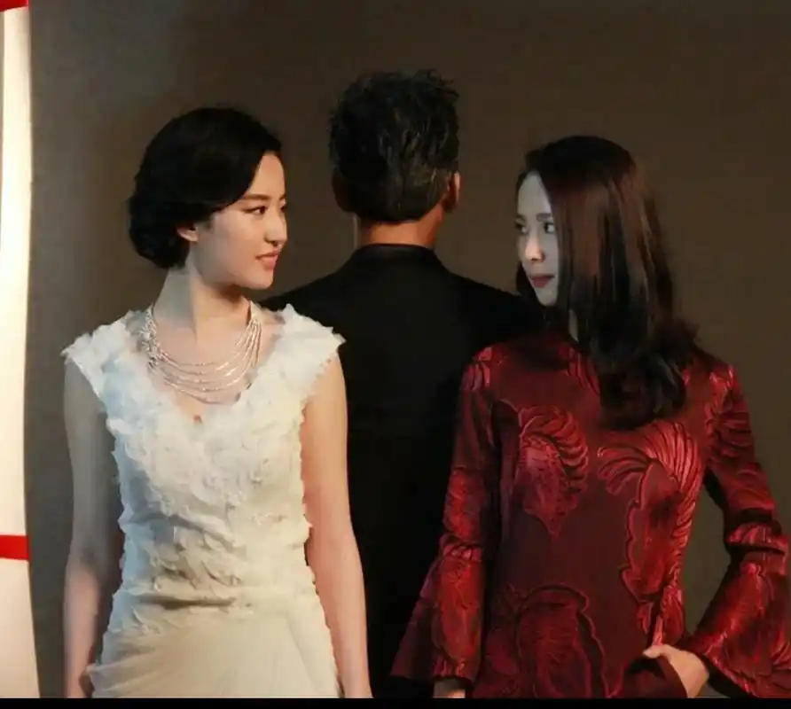 刘亦菲 邓超  江一燕   这是哪一部电影剧照呢?