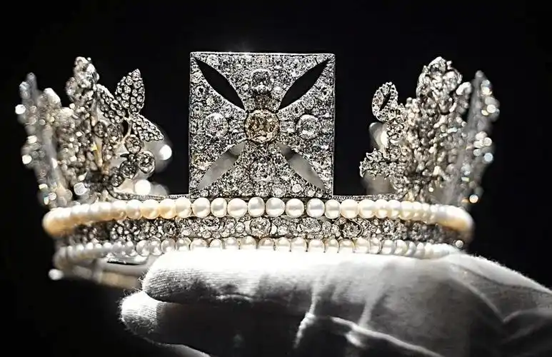 王室故事篇世界上最著名的十大王冠珠宝