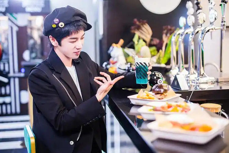 华晨宇-花花帅气壁纸头像