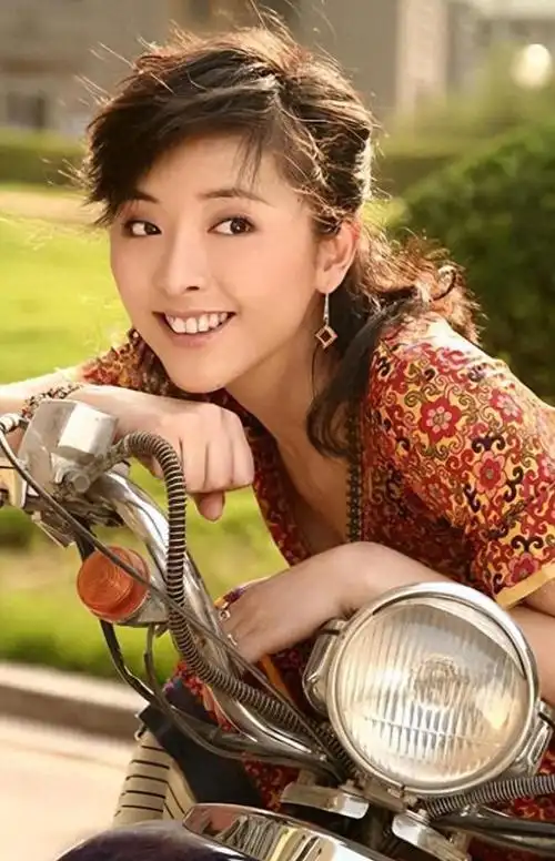 "傻姑"黄小蕾:被杜淳狂追,38天闪婚并且闪孕,遭到迪士尼封杀|演员