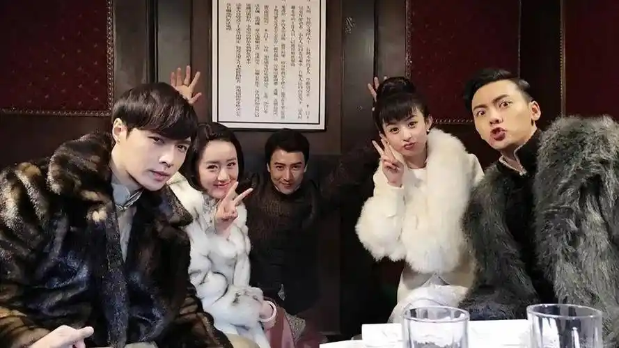 2023芭莎慈善夜名单来了,很多cp都要来,有杨紫肖战,杨幂刘诗诗_合体