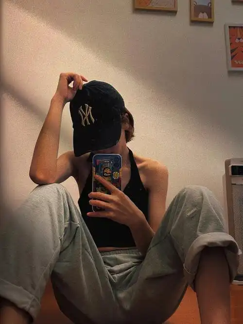 不露脸的对镜自拍照