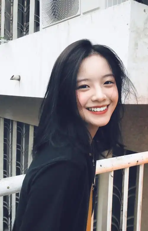 电视剧小欢喜的英子的扮演者(小欢喜里英子的扮演者李庚希小姐姐现实