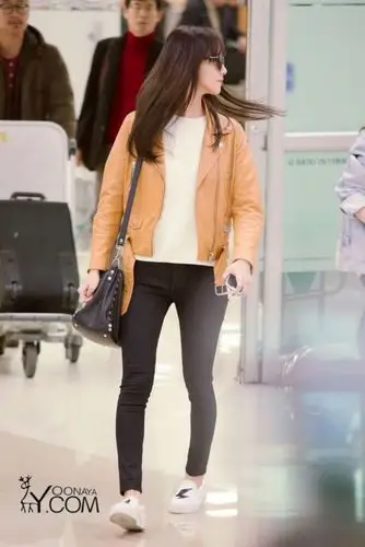 郑爽唐嫣佟丽娅董洁林允儿 盘点腿细如针的女星