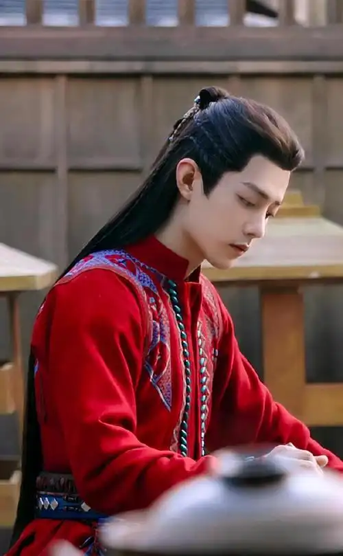 红衣小影,最漂亮的就是你了#肖战时影