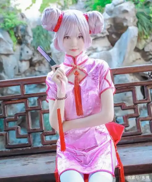 王者荣耀cos:小乔纯白花嫁 大乔肤白似雪美如玉
