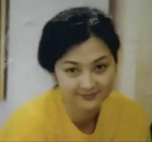 她是红楼"王牌公关",美艳动人,先后为赖昌星拉拢腐蚀多名高干