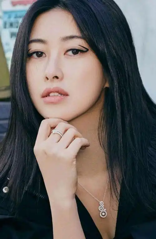 霸占全球最美面孔8年的朱珠微胖但穿衣得体艳而不俗太迷人