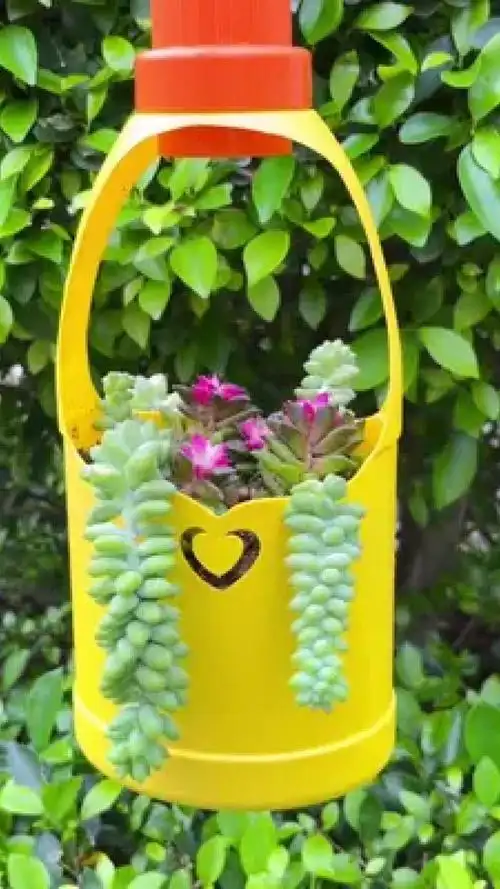 塑料瓶变废为宝做简易吊蓝花盆#手工 #自制花盆 #变废为宝