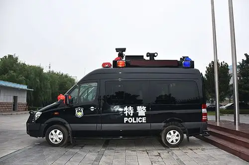 正文        此次配发的奔驰防暴处突车根据特警执行维稳处突任务需要