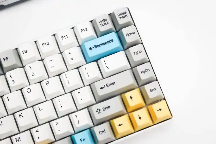 键盘的第一时间我就在想着把83键的键盘相对于84键是少了哪个按键呢