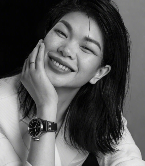 如今,吕燕的个人事业也有所成就,跨界成为设计师的她创立了个人品牌