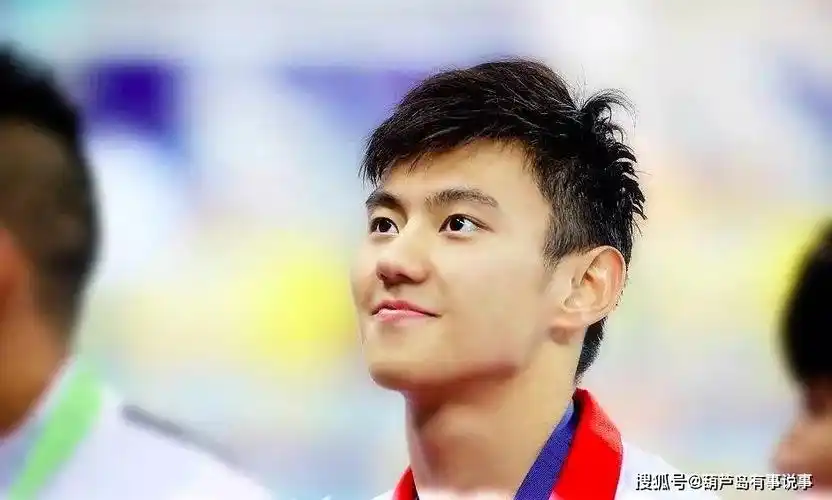 严於信是《新闻联播》最年轻的主持人,一脸端正,这名字怎么读?