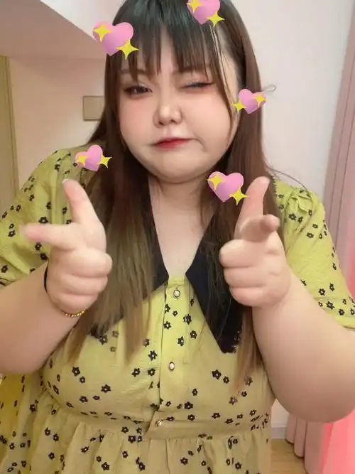 220斤胖女孩好甜