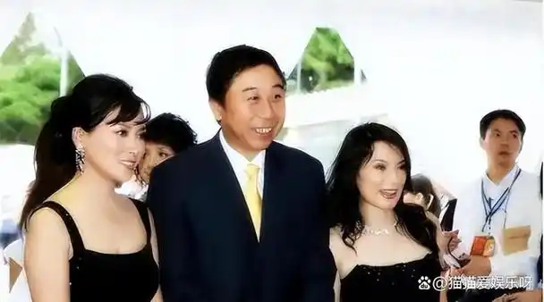 演员冯巩与妻子艾慧相濡以沫四十年人生中最感激的人就是妻子